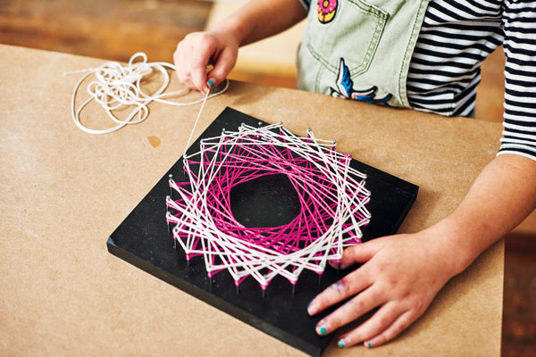 DIY String Art Kit | Daisy String Art Kit | Adult DIY Kit Includes All  Crafting Supplies | Daisy Wall Art | String Art Patterns | Christmas Gift :  Amazon.in