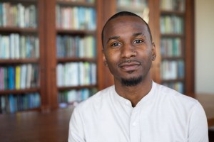 Photo of author Alonzo Vereen. The author is looking at the camera, and bookshelves are seen behind him.
